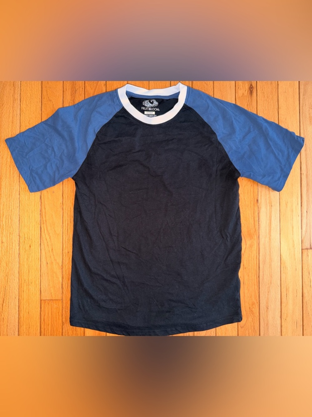 NWOT men’s Fruit of the Loom cotton black blue white crew neck size small shirt